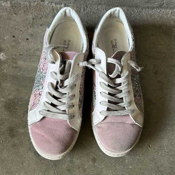 Vintage Havana Pink adorable worn once size 6 sneakers - Picture 1 of 9